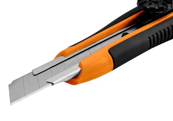 Kırılabilir bıçaklı maket bıçağı 18 mm, vidalı kilit