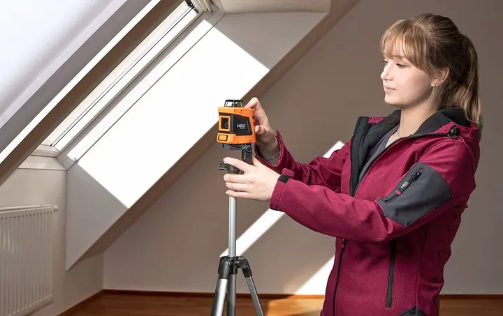 Kendinden dengelemeli 360 derece lazer terazi 15m, çanta ve tripod (1.5m) ile